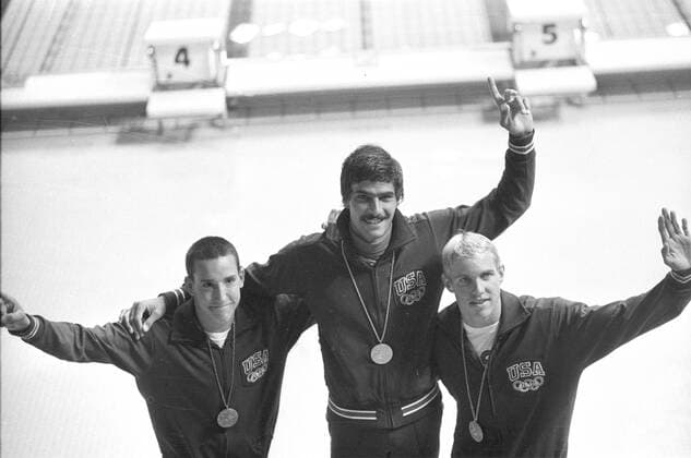 Olympiade 1972 in München. Schwimmen, Siegerehrung, 200m Schmetterling v.l.: Robin Backhaus, Mark Spitz und Gary Hall (alle USA) HM