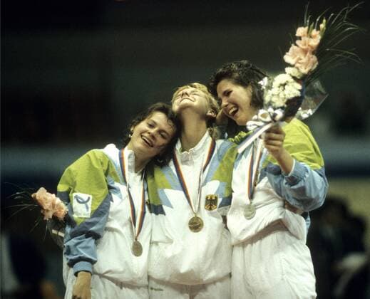 Olympiade 1988 in Seoul: Fechten-Siegerehrung mit drei deutschen Frauen: v.l. Zita Funkenhauser; Anja Fichtel und Sabine Bau HM