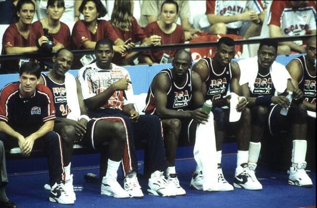 Olympiade 1992 in Barcelona: Basketball: Deutschland - USA vom 1.8.1992: Das Dream Team der USA, v.li.: John Stockton, Clyde Drexler, Earvin Magic Johnson, Michael Jordan, David Robinson, Patrick Ewing, Charles Barkley HM