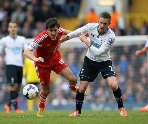 Tottenham s Gylfi Sigurdsson tussles with Southampton s Jack COrk Tottenham Hotspur vs Southampton - Premier League - White Hart Lane - London - England - 23 03 2014 - Pic David Klein Sportimage EDITORIAL USE ONLY. No use with unauthorised audio, video, data, fixture lists, club league logos or live services. Online in-match use limited to 120 images, no video emulation. No use in betting, games or single club league player publications.