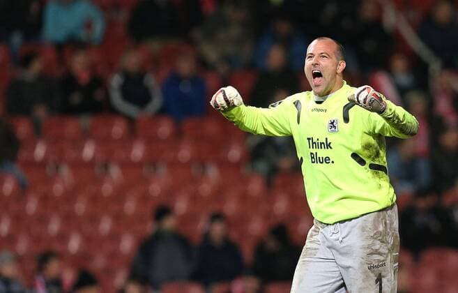 26.03.2014, 2.Bundesliga 2013 2014, 27.Spieltag, FC Energie Cottbus - TSV 1860 München, im Stadion der Freundschaft in Cottbus. Schlussjubel Torwart Gabor Kiraly (1860 München) 