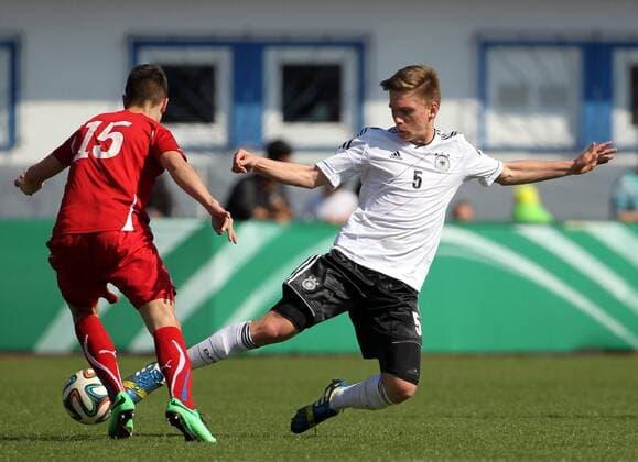 GER, U16 Freundschaftsspiel Deutschland - Tschechien 27.03.14, Markranstädt, Stadion am Bad, GER, Aue , U16 Nationalmannschaft, Freundschaftsspiel, Deutschland vs Tschechien im Bild: Jonas Busam (Deutschland) gegen Daniel Hlozek (Tschechien)
