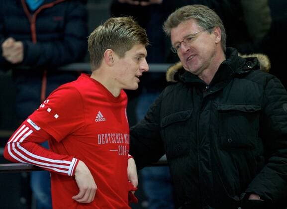 Fussball DFL 1Bundesliga Berlin 25.03.2014 Olympiastadion Berlin Hertha BSC geg 1 FC Bayern München (Muenchen)1:3 Toni KROOS 39 FCB mit Vater Roland KROOS