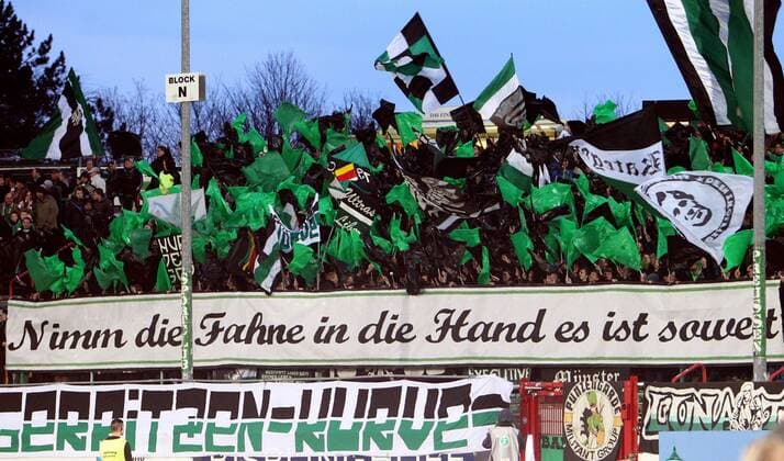 Münster , 26.03.2014, Preußenstadion, Fussball, 3. Liga, 31. Spieltag. , SC Preußen Münster vs. Chemnitzer FC 3:1 (1:1). , Fans des SC Preußen Münster zeigen Transparent Nimm die Fahne in die Hand es ist soweit. ,