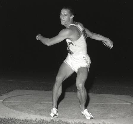 Al Oerter (USA) in Aktion Diskus 1960. HM