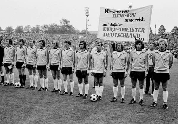 EM72 Finale in Brüssel, Mannschaftsfoto BR Deutschland, v.l. Franz Beckenbauer, Torwart Sepp Maier, Hans Georg -Katsche- Schwarzenbeck, Jupp Heynckes, Günter Netzer, Herbert -Hacki- Wimmer, Gerd Müller, Horst Dieter Höttges, Erwin Kremers, Paul Breitner, Uli Hoeness. HM