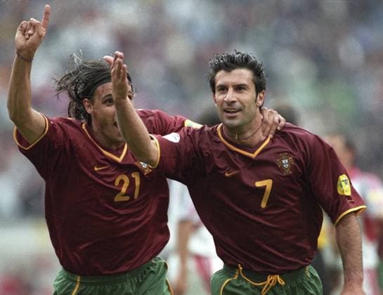 EM 2000 Luis Figo (Portugal) jubelt mit Nuno Gomez (lks.) HM