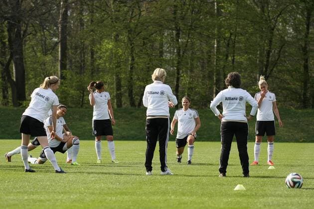 02.04.2014, xjfx, Fussball Fussballnartionalteam Frauen, Fototermin, v.l.