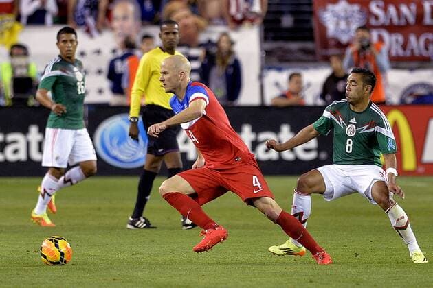PHOENIX, USA - APRIL 2: Marco Fabian de la Mora (D) (Mexico) and Michael Bradley (I) (USA), 02.04. 2014 in Phoenix, USA . (Foto: JAM MEDIA) USA vs Mexico 