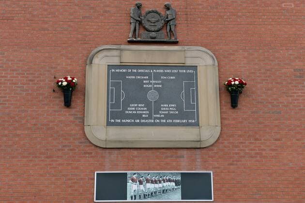 Manchester United --- Fussball --- Champions League --- 01.04.2014 Gedenktafel am Old Trafford Stadion für die Opfer des Flugzeugabsturzes 1958, Munich Air Disaster