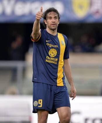 Verona s Luca Toni gestures during the Italian Serie A football match against Chievo in Verona, Italy, April 5, 2014. Verona won the match 1-0. (Xinhua Alberto Lingria) (SP)ITALY-VERONA-SOCCER-SERIEA 