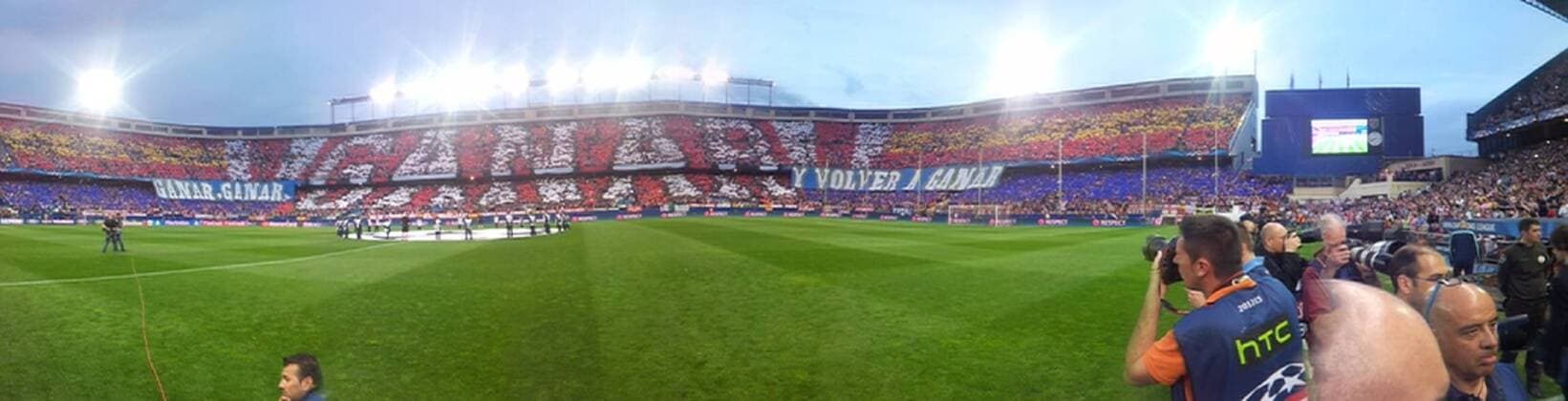 Fanchoreografie der Atletico Madrid Fans im Estadio Vicente Calderon. Second leg of 1 4 Champions League match between Atletico and Barcelona. In this picture, a mosaic. xPABLOGARCIAx 