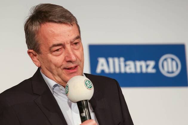 Fussball, Zukunft der Frauen-Bundesliga, Pressekonferenz, Wolfgang Niersbach (DFB-Präsident), Allianz, Partner, Ligasponsor,Porträt, Portrait, am Mikrofon, DFB, xozx