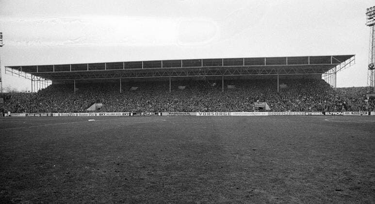 Rot-Weiss Essen Georg Melches Stadion 15.2.1975 neue Tribuene HM