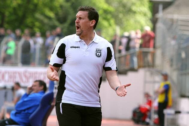 Fußball, Trainerhistorie, SSV Ulm 1846 Trainer Oliver Unsöld (Ulm) ärgert sich SV Eintracht Trier vs SSV Ulm --- Fussball --- Regionalliga --- 12.04.2014, EP_RWS
