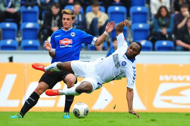12-04-2014 pmk MV112757 Fussball Herren 2.Bundesliga Saison 2013 2014 Arminia Bielefeld - Karlsruher SC Tom Schütz Bielefeld Reinhold YABO Karlsruhe