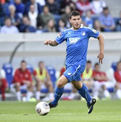 Kevin Volland TSG 1899 Hoffenheim am Ball Freisteller, Einzelbild, Aktion beweist Übersicht TSG 1899 Hoffenheim gegen FC Augsburg Fußball Herren GER 1. Bundesliga Spieltag 30 30. Spieltag Saison 2013 2014 Sinsheim-Hoffenheim Wirsol Rhein-Neckar-Arena 13.04.2014 TSG 1899 Hoffenheim gegen FC Augsburg