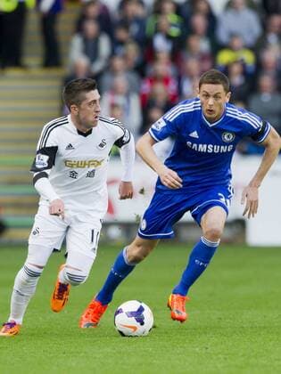 Football - 2013 2014 Premier League - Swansea City vs. Chelsea Pablo Hernandez of Swansea & Nemanja Mati? of Chelsea at the the Liberty Stadium. COLORSPORT WINSTON BYNORTH