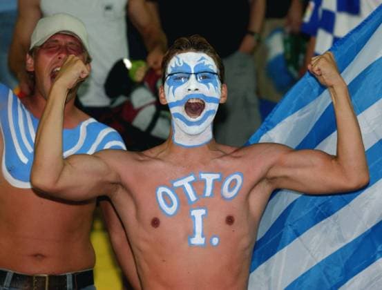 Fussball EM 2004. Griechenlands Deutscher Trainer Otto Rehhagel ist nach dem Erreichen des Halbfinales bei den griechischen Fans hoch im Kurs HM