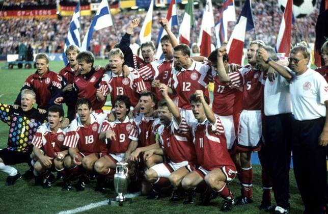 Fußball, EM Finale 1992 in Göteborg, Dänemark - Deutschland 2:0 EM 92 Finale vom 26.6.1992 Mannschaft Dänemark mit Europameister-Pokal HM