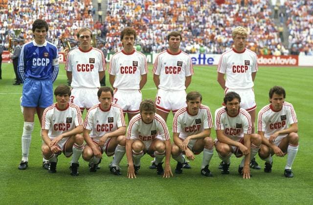 EM - Finale 1988 vom 25.6.1988: Mannschaftsfoto UdSSR, hi.v.li.: Torwart Rinat Dasayev, Vagiz Khidiyatullin, Sergei Aleinikov, Anatoliy Demianenko, Aleksej Michailichenko, vorn: Vasiliy Rats, Igor Belanov, Olexandr Zavarov, Sergei Gotsmanov, Oleg Protasov, Gennadiy Litovchenko HM