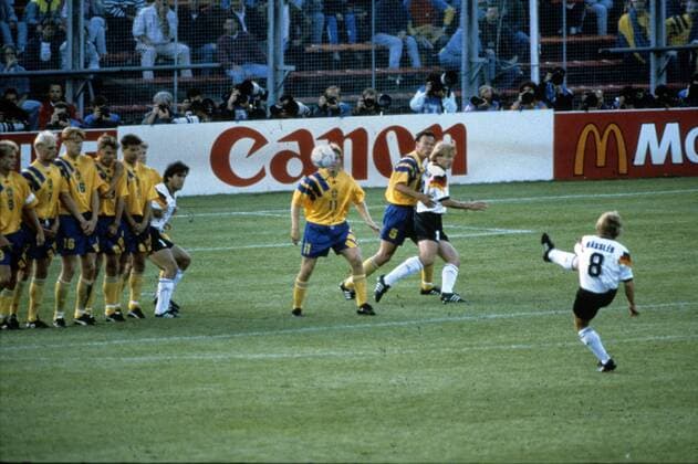 Europameisterschaft 1992. Halbfinale: Deutschland - Schweden (3:2) 21.6. in Stockholm. Tor zum 1:0 per Freistoß durch Thomas Häßler. HM