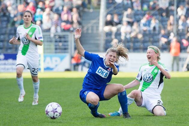 Fussball, Frauen Champions-League, 1. FFC Turbine Potsdam - VfL Wolfsburg, v.li.: Maren Mjelde (1.FFC Turbine Potsdam),Conny Pohlers (VfL Wolfsburg) xjfx
