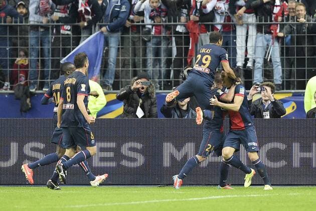 joie des joueurs parisiens apres le but sur penalty de CAVANI Edinson (PSG) FOOTBALL : Lyon vs PSG - Finale coupe de la Ligue - 19 04 2014 JBAutissier Panoramic 