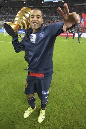 Paris St Germain, Champion Coupe de la Ligue: LUCAS (PSG) avec le trophee FOOTBALL : Olympique Lyon vs Paris St Germain (PSG) - Finale coupe de la Ligue - 19 04 2014 JBAutissier 