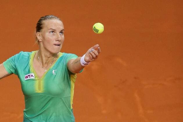 Svetlana Kuznetsova (Rus) gewinnt ihr Spiel gegen Gioia Barbieri (Ita) Porsche Tennis Grand Prix, 2014, Stuttgart