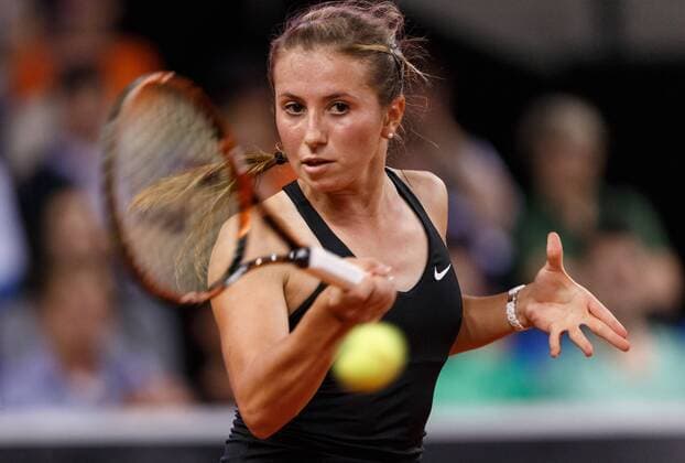 Annika Beck (GER) spielt eine Vorhand Tennis, WTA, Porsche Tennis Grand Prix, 22.04.2014 EP_ans