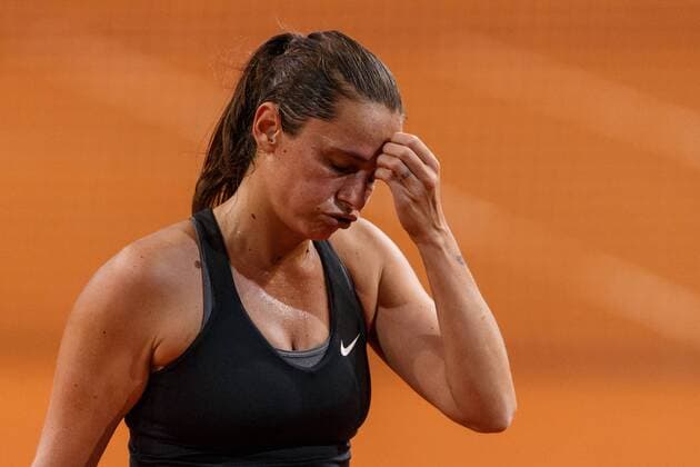 Roberta Vinci (ITA) fast sich an den Kopf und atmet tief durch Tennis, WTA, Porsche Tennis Grand Prix, 24.04.2014, EP_ANS