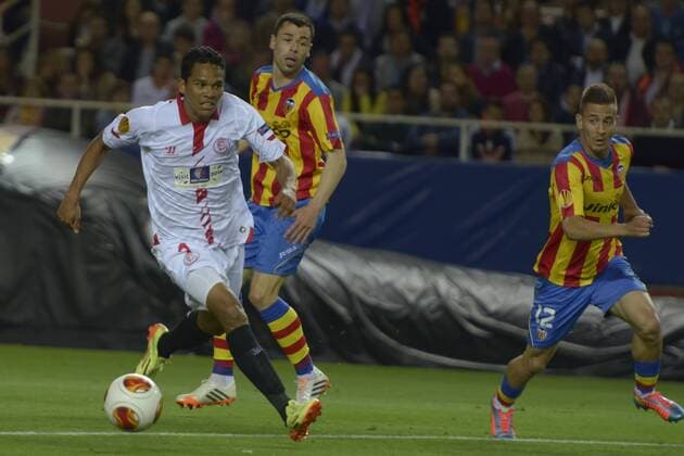 SEVILLE, SPAIN, April 24, 2014: Sevilla player Carlos Bacca (l) against Javi Fuego (li) and Joao Pereira (Valencia) during the match Sevilla FC - Valencia FC Semifinal leg of the Champions League held at the Sanchez Pizjuan stadium in Seville, Spain. (Photo: Carlos Bouza Cordon Press)  13300