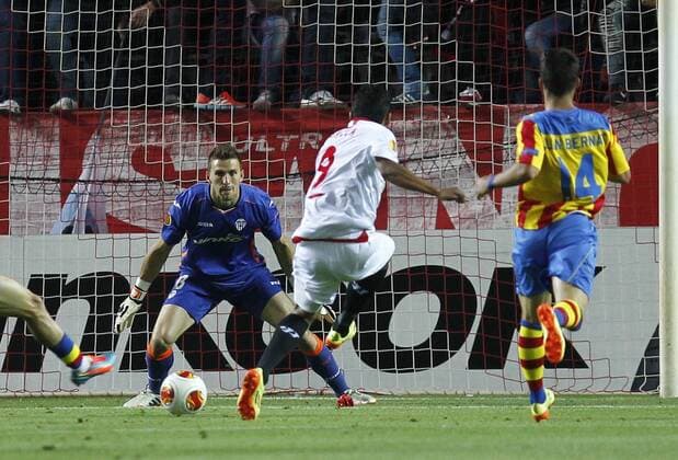 First leg of 1 2 Europa League match between Sevilla FC and Valencia FC. In this picture, Carlos Bacca scores his goal. xRAMONxNAVARROx 