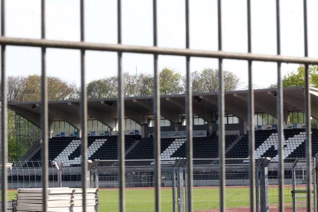 Fußball, Stadiongeschichte SSV Ulm 1846 leere Haupttribuene hinter Gittern SSV Ulm 1846 Fussball , Chaos beim SSV Ulm 1846 Fussball, Fussball, Regionalliga Suedwest, 24.04.2014 EP_hlr