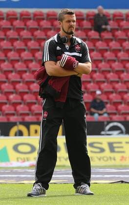 26.04.2014 - Fussball - Saison 2013 2014 - 1. Fussball - Bundesliga - 32. Spieltag: FSV Mainz 05 - 1. FC Nürnberg Nuernberg FCN - DaMa - Per Nilsson (3, 1.FC Nürnberg FCN ) nachdenklich bei Platzbesichtigung - Freisteller Einzelbild