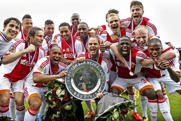 Frank de Boer and his players during the Dutch Eredivisie match between Heracles Almelo and Ajax at Polman stadium on April 27, 2014 in Almelo, The Netherlands. Heracles Almelo v Ajax Amsterdam Dutch Eredivisie 2013 2014 xVIxxIVx 2269968