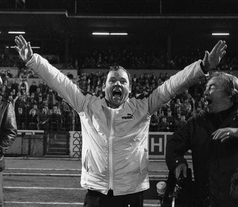 Fußball, Trainerhistorie, Rot-Weiß Oberhausen RW Oberhausen - VfL Osnabrück 1:0 DFB Pokal 4 - 1979 Trainer Manfred Rummel (RWO) jubelt HM