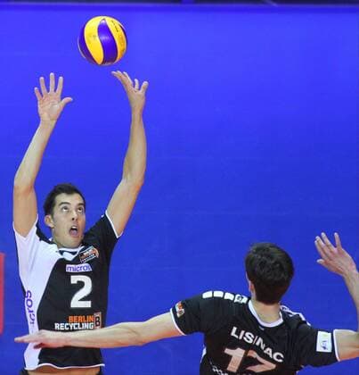 Berlin, Deutschland, 03.05.2014: Volleyball DVL Play-Off Finale Spiel 3 2013 2014 - Berlin Recycling Volleys - VfB Friedrichshafen. Kawika Shoji (Berlin 2), Srecko Lisinac (Berlin 17)