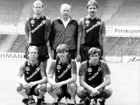 Vorstellung der Neuzugänge bei Eintracht Frankfurt zur Saison 1986 87, hi.v.li.: Volker Münn, Trainer Dietrich Weise, Reinhold Jessl; vo.v.li.: Wolfgang Kraus, Andreas Möller, Wlodzimierz Smolarek
