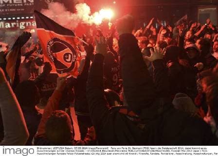 Fans von Paris St. Germain (PSG) feiern die Meisterschaft 2014, dabei kommt es zu Ausschreitungen auf der Champs Elysees - 07 05 2014 JBAutissier Panoramic 