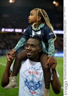 Blaise Matuidi (psg) mit Tochter PSG Paris ST Germain - - Ligue 1 - 07 05 2014 xAnthonyBIBARDxFEPx 
