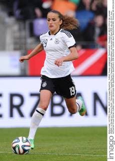 Fußball Frauen Länderspiel: Deutschland - Slowakei am 08.05.2014 in der osnatel ARENAn in Osnabrück Fatmire Alushi ( Deutschland )