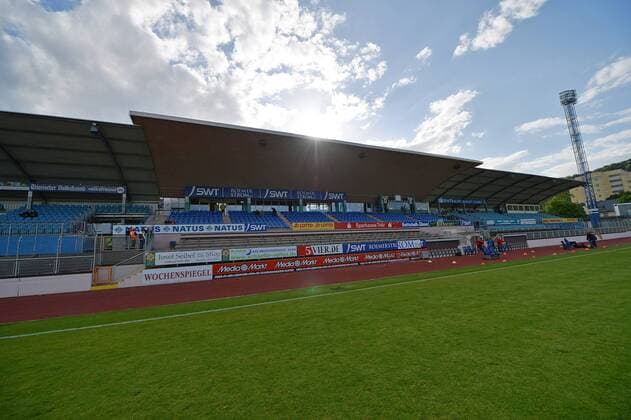 Fußball, Stadiongeschichte Eintracht Trier 09.05.2014, xjhx, Fussball, Regionalliga Südwest, Moselstadion Trier, Eintracht Trier v.l. Innenansicht Haupttribüne, Trier, Sitzplatze