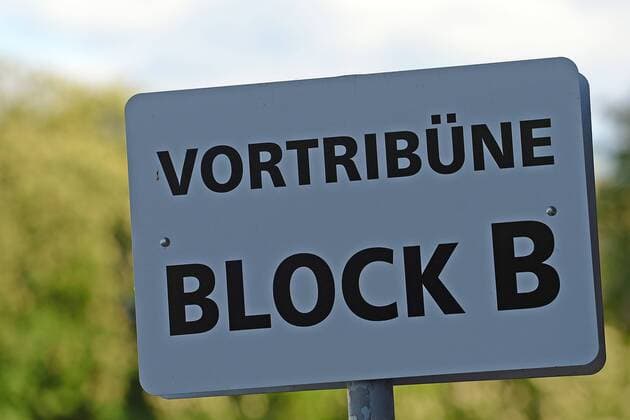Fußball, Stadiongeschichte Eintracht Trier 09.05.2014, xjhx, Fussball, Regionalliga Südwest, Moselstadion Trier, Eintracht Trier v.l. Innenansicht, Blockschild B, Vortribüne