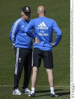 Pictured: Carlo Ancelotti and Zinedine Zidane. Real Madrid CF training session. In this picture, Carlo Ancelotti and Zinedine Zidane. xJUANxAGUADOx 