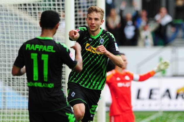 Fussball 1. Bundesliga 34. Spieltag VfL Wolfsburg - Borussia Mönchengladbach am 10.05.2014 in der Volkswagen Arena in Wolfsburg Jubel nach dem Tor zum 1:1 bei Christoph Kramer ( Mönchengladbach ), hinten - Raffael ( Mönchengladbach ), vorne