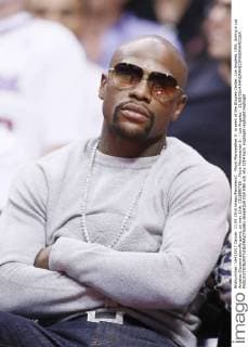 Floyd Mayweather Jr. is seen at the Staples Center, Los Angeles, USA, during a Los Angeles Clippers playoffs game, on may 11th. CELEBRITES : Floyd Mayweather Jr. - Los Angeles - 11 05 2014 PANORAMIC PANORAMICUSA 
