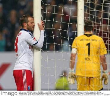 15.05.2014, Fussball Saison 2013 2014, Relegation Hinspiel, Hamburger SV - SpVgg Greuther Fürth in der IMTECH-Arena Hamburg, enttäuscht Rafael van der Vaart (li., Hamburg) 