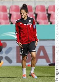 Celia Sasic (1. FFC Frankfurt 9) beim Abschlusstraining im Rhein-Energie Stadion Abschluss Training des 1. FFC Frankfurt--- Fussball --- DFB Pokal Finale der Damen --- 16.05.2014, EP_JSE